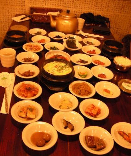 韓国のたくさん並んだ家庭料理を体験してみたかった